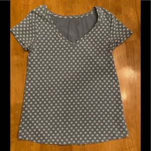 Gap M short sleeve wrinkle-free blue and white top